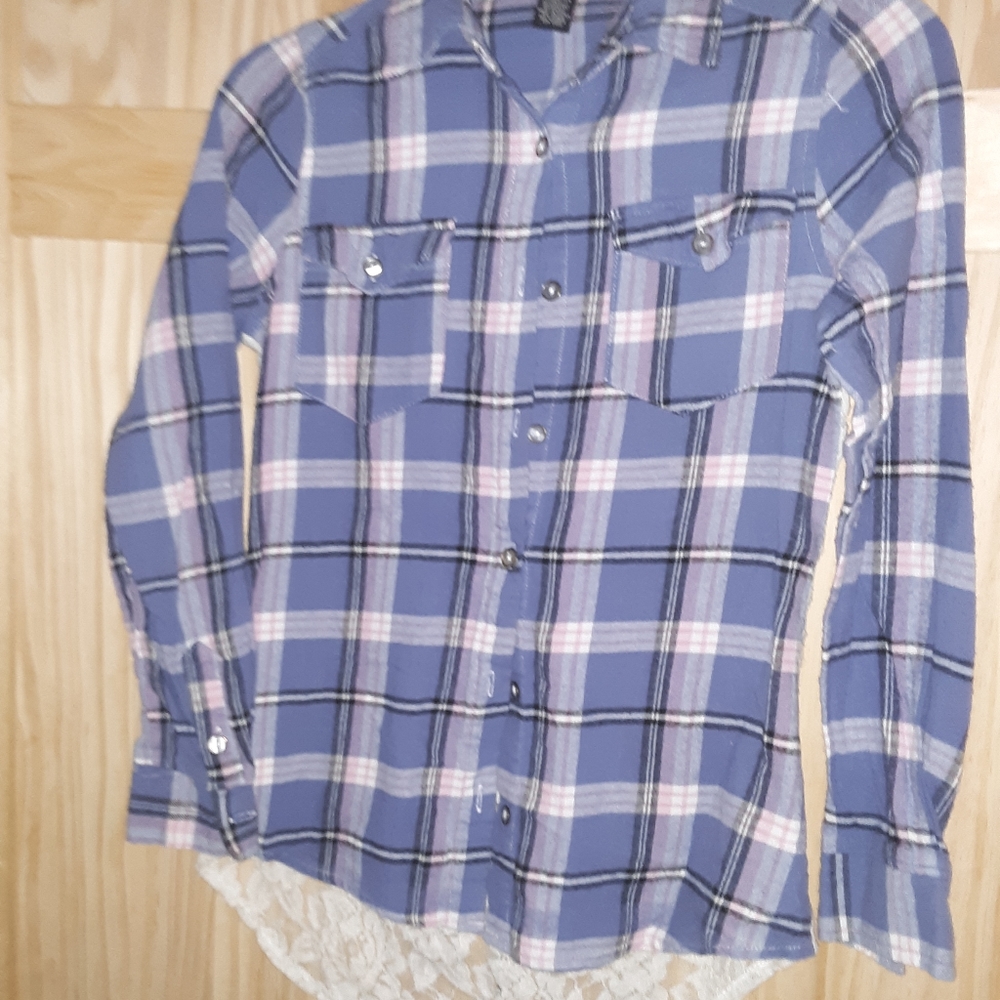 Women's plaid button up